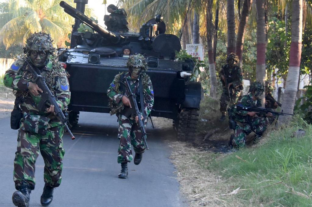 Latihan puncak sistem persenjataan TNI AL yang digelar berkala itu akan meningkatkan kemampuan perorangan maupun satuan sehingga dapat menjawab tantangan perubahan ke depan. 'Jalesu Bhumyamca Jayamahe', Di Laut dan Darat Kita Jaya.