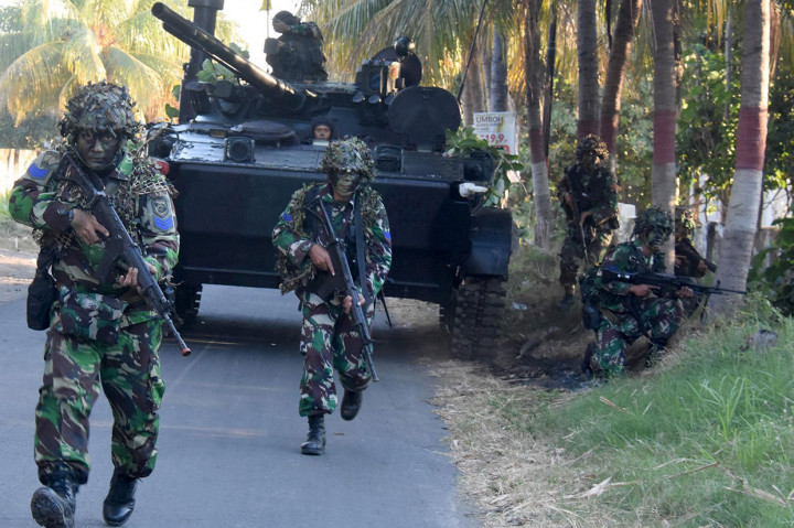 Latihan puncak sistem persenjataan TNI AL yang digelar berkala itu akan meningkatkan kemampuan perorangan maupun satuan sehingga dapat menjawab tantangan perubahan ke depan. 'Jalesu Bhumyamca Jayamahe', Di Laut dan Darat Kita Jaya.