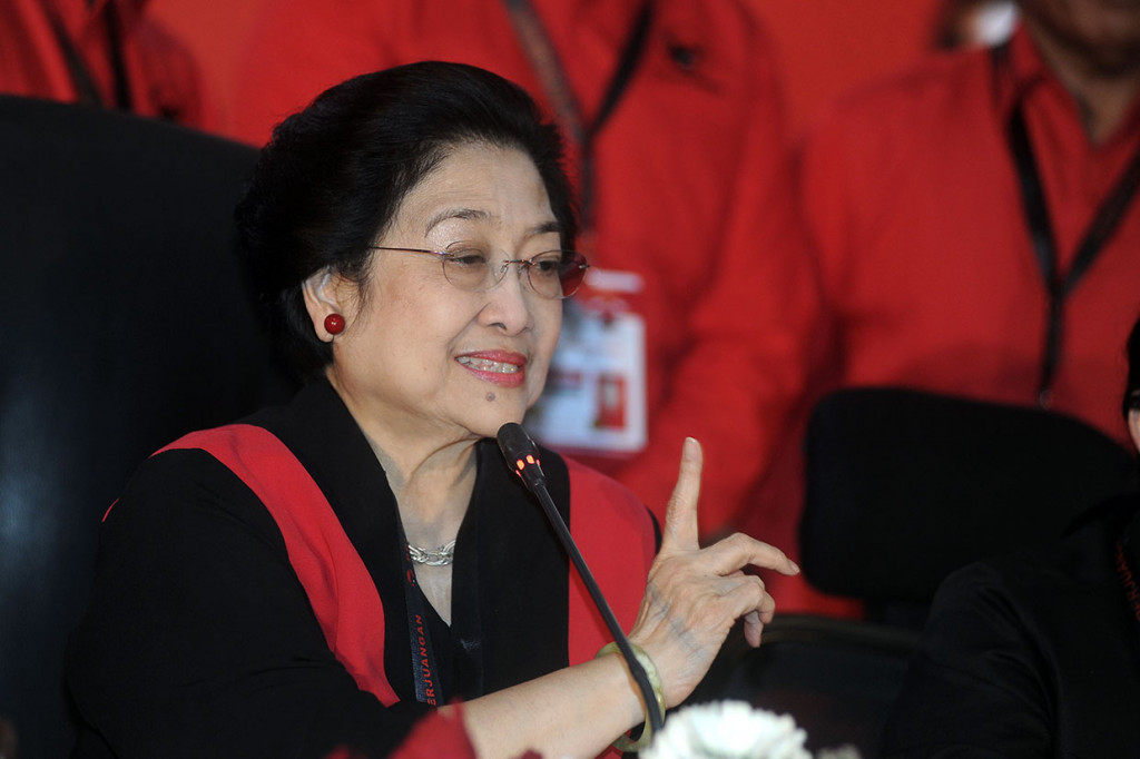 Dia mengatakan saat ini partai sedang memerlukan tahapan di mana semuanya bisa segera bekerja dengan cepat. Oleh sebab itu maka Mega menyatakan sudah memutuskan, bahwa pengurus DPP kali ini beberapa di antaranya merupakan figur yang dulu ikut membantunya.