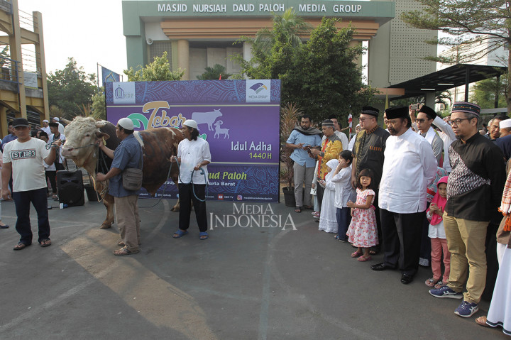 Total tahun ini Media Group memberikan sumbangan hewan kurban sebanyak 13 sapi dan 18 kambing.