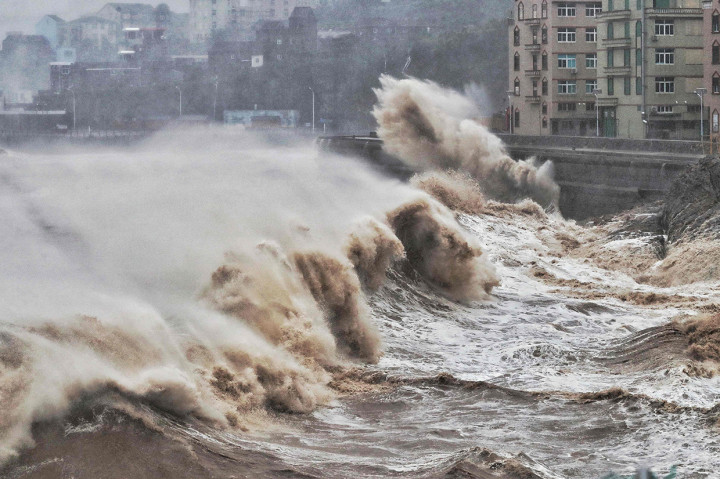 Lekima menerjang wilayah Wenling antara Taiwan dan Shanghai pada Sabtu dini hari waktu setempat.