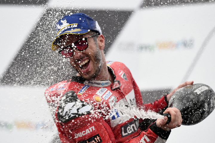 Dengan tambahan 25 poin ini, Dovi ada di posisi kedua klasemen pebalap dengan koleksi 172 poin. Dia tertinggal 58 angka dari Marquez di posisi pertama.