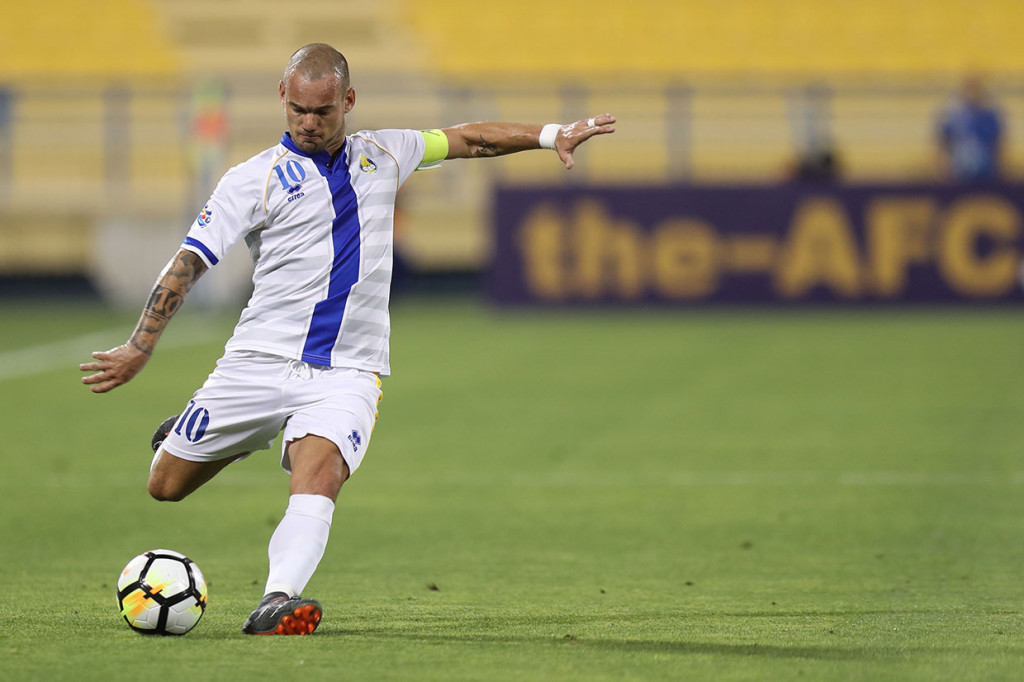 Sneijder, 35, yang membela timnas Belanda sebanyak 134 kali membuat pengumuman pensiunnya lewat kanal Youtube resmi FC Utrecht, klub kota kelahirannya. 