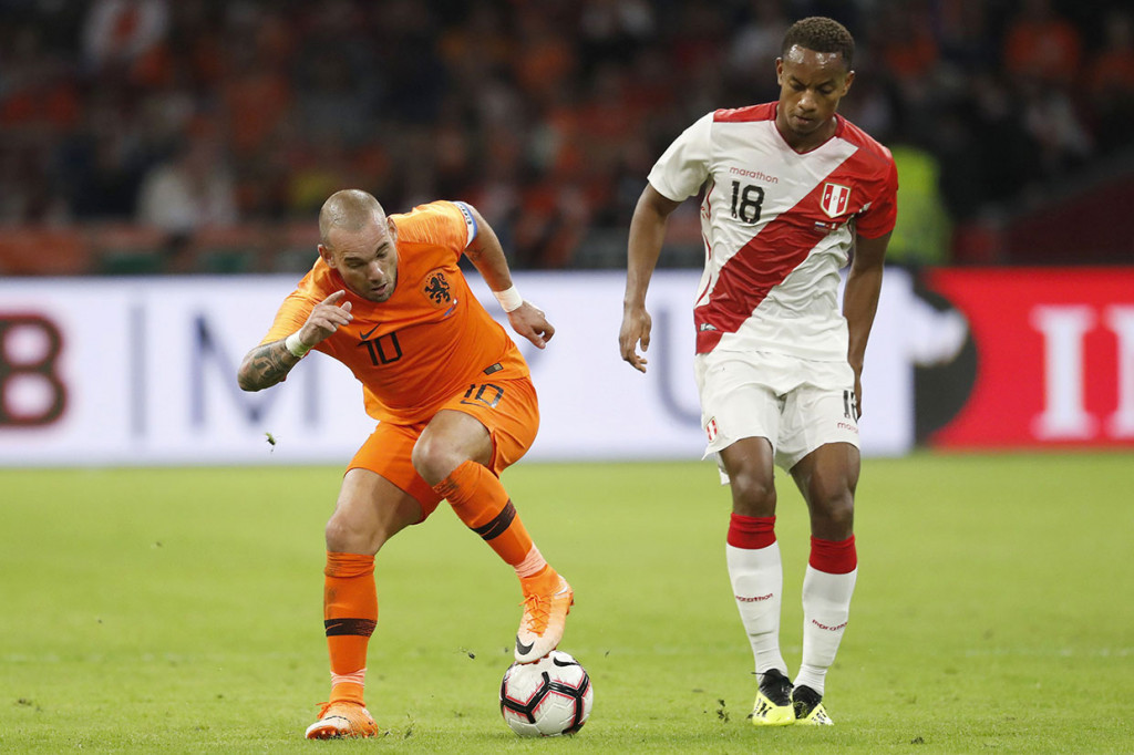 Sneijder terakhir bermain dengan klub Al Gharafa di liga domestik Qatar. Setelah kontraknya usai dan menyatakan pensiun, kini ia bergabung di manajemen tim FC Utrecht. 