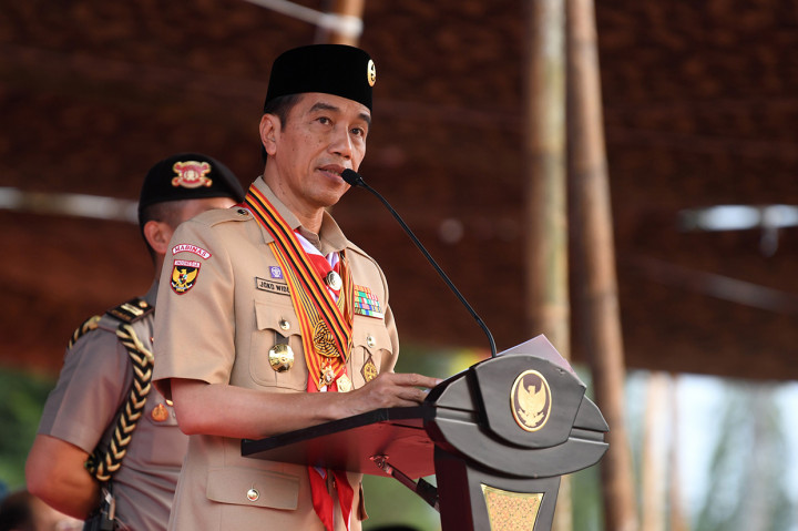 Presiden Joko Widodo memberikan sambutan ketika memimpin upacara peringatan Hari Ulang Tahun (HUT) ke-58 Pramuka di Bumi Perkemahan Cibubur.
