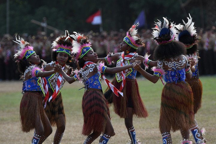 Berbagai atraksi juga menyemarakkan HUT ke-58 Pramuka. Salah satunya Tari Yamko Rambe dari Papua yang mencerminkan perjuangan menghadapi penjajah. 