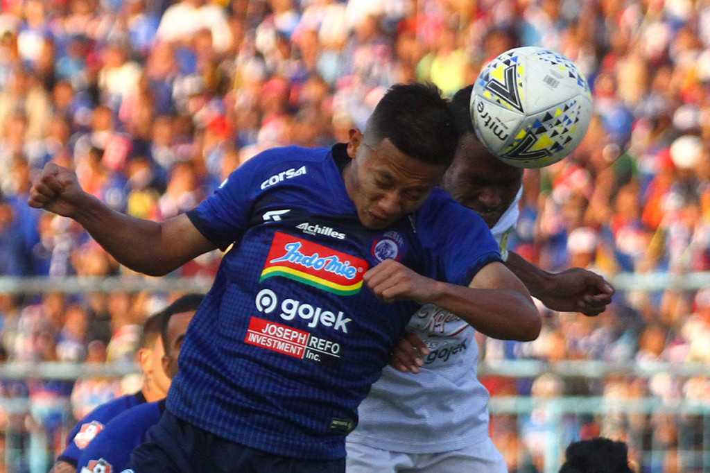Arema menaklukkan Persebaya dengan skor 4-0.