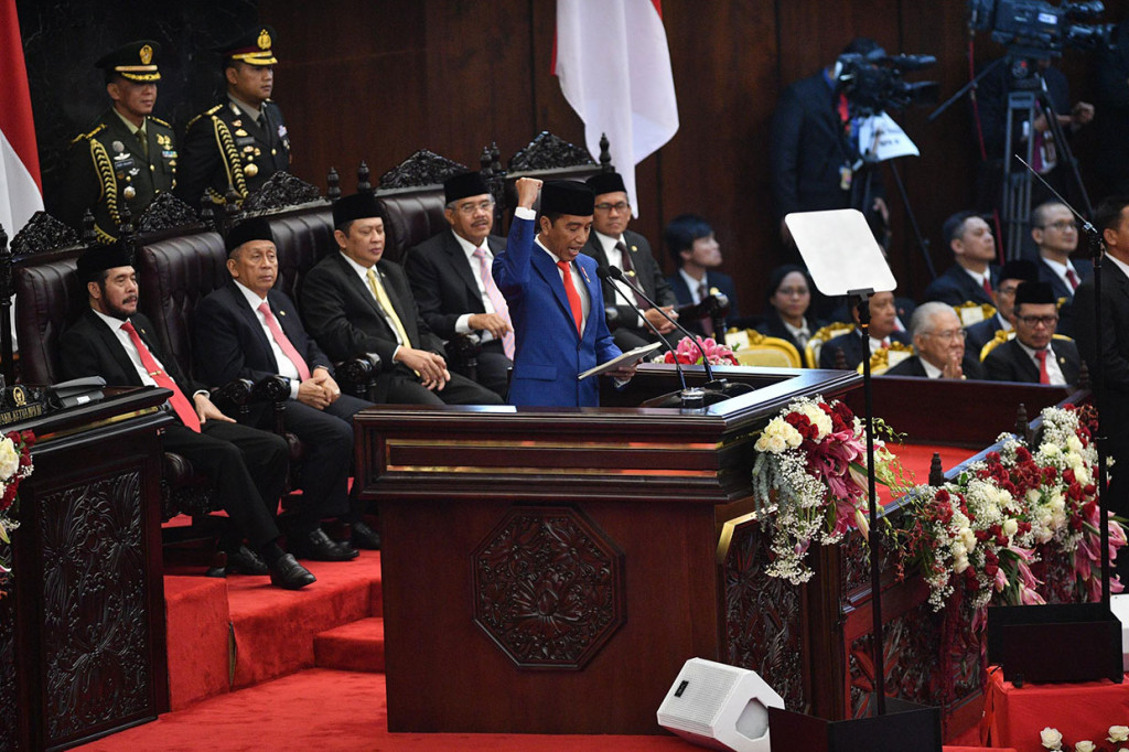 Presiden Joko Widodo menyampaikan pidato dalam Sidang Tahunan MPR di Kompleks Parlemen, Senayan, Jakarta, Jumat, 16 Agustus 2019.