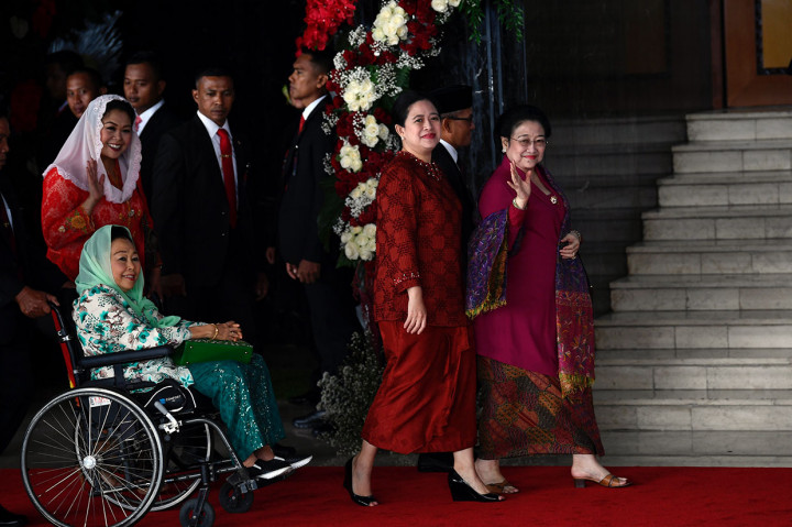 Hadir dalam Sidang Tahunan MPR RI tersebut Presiden kelima RI Megawati Soekarno Puteri dan  Menteri Koordinator Bidang Pembangunan Manusia dan Kebudayaan Puan Maharani serta istri Presiden keempat RI Abdurrahman Wahid, Sinta Nuriyah Wahid dan anaknya Yenny Wahid
