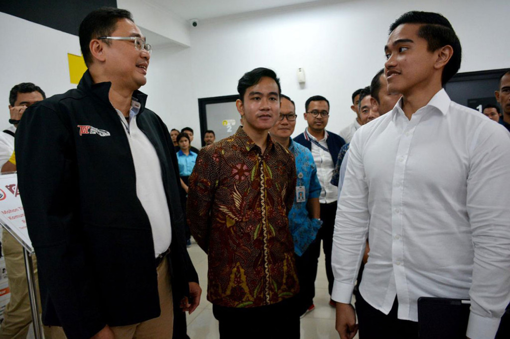 Dua putra Presiden Joko Widodo, Gibran Rakabuming Raka dan Kaesang Pangarep mengunjungi Kantor Pusat Toyota Motor Manufacturing Indonesia (TMMIN) dan Toyota Astra Motor (TAM) di Sunter, Jakarta Utara, Kamis, 15 Agustus 2019.