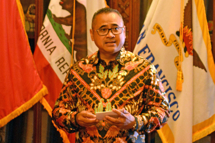 Konsul Jenderal RI, Simon D.I Soekarno dalam sambutannya menyampaikan ucapan terima kasih kepada pemerintah kota San Francisco yang turut memperingati HUT RI dengan pengibaran bendera di Balai Kota. Seremoni dan penghargaan ini telah dilakukan oleh pemerintah kota San Francisco sejak tahun 1993.