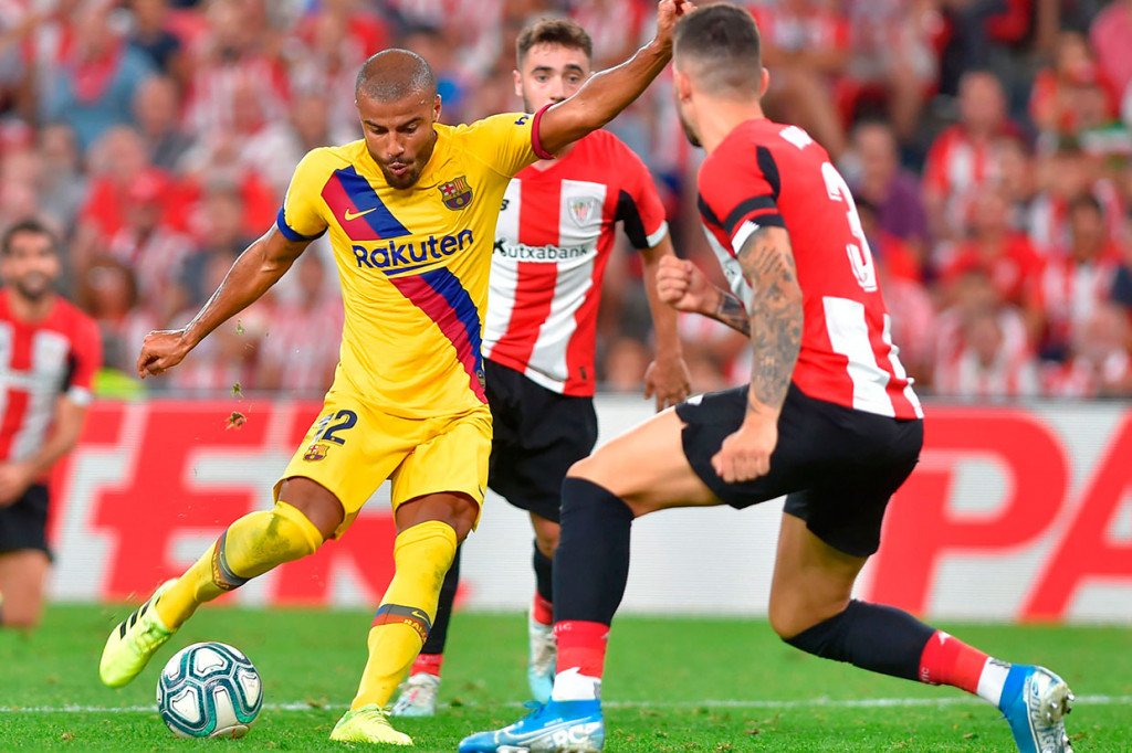 Barca yang tampil tanpa diperkuat megabintang Lionel Messi yang tengah menjalani pemulihan akibat cedera, beberapa kali membahayakan gawang tuan rumah. Namun selalu gagal membuahkan hasil karena dapat dimentahkan barisan pertahanan Bilbao.