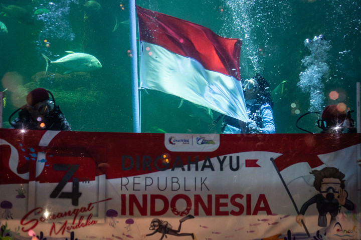 Kegiatan pengibaran bendera di dalam air tersebut sudah rutin dilakukan setiap tahun dalam rangka memeriahkan peringatan HUT RI.