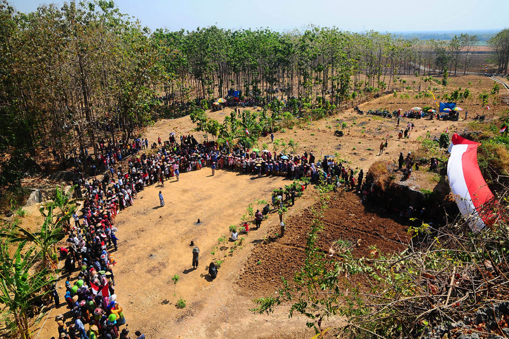 Upacara juga diikuti perwakilan warga dari Bali, Kalimantan, Sumatera, Madura, serta Maluku.