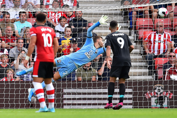 Dua gol dalam laga Liverpool vs Southampton dicetak Sadio Mane pada menit ke-45, dan Roberto Firmino pada menit ke-71.