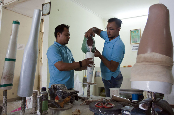 Permintaan terhadap kaki maupun tangan palsu cukup tinggi karena setiap harinya yayasan ini mampu memproduksi 20 buah. Bukan saja warga sekitar Jakarta yang dilayani, YPTD juga melayani pembuatan kaki dan tangan palsu di luar Jakarta dengan menerjunkan langsung tim YPTD ke daerah untuk melakukan pengukuran.