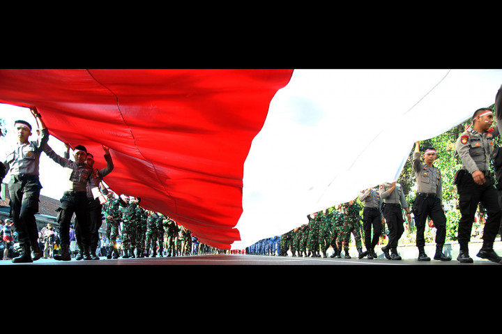 Mengarak bendera merah putih berukuran 100x5 meter dari Balai Kota Bogor menuju Pusat Pendidikan Zeni (Pusdikzi) TNI AD tersebut dalam rangka memperingati HUT ke-74 Kemerdekaan RI. 