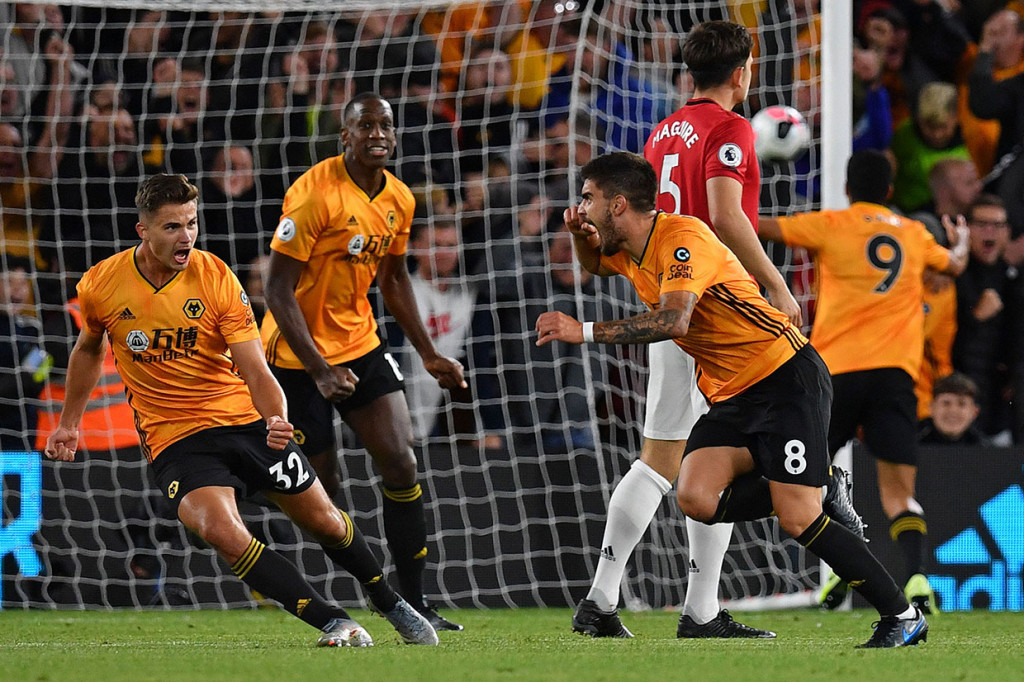 Tuan rumah baru bisa menyamakan kedudukan menjadi 1-1 pada menit ke-55 lewat tendangan keras Ruben Neves dari luar kotak penalti.