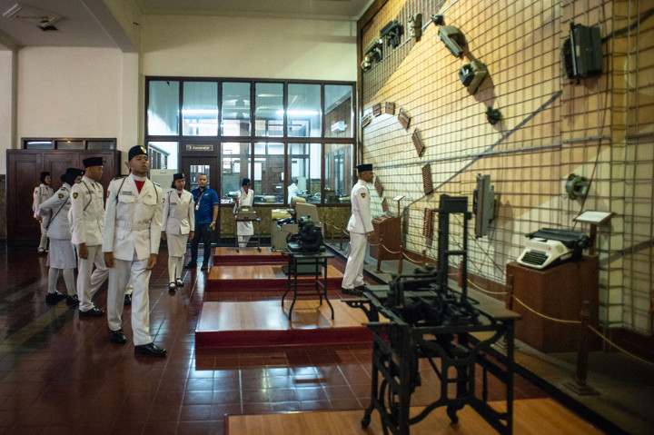 Dalam kunjungan tersebut, Bank Mandiri memberikan sharing materi terkait SDM unggul serta tabungan pelajar kepada anggota Paskibraka dan e-money edisi khusus Paskibraka Nasional 2019. Kegiatan ini diharapkan dapat memotivasi anggota Paskibraka menjadi SDM unggul untuk kemajuan Indonesia. Antara Foto/Aprillio Akbar