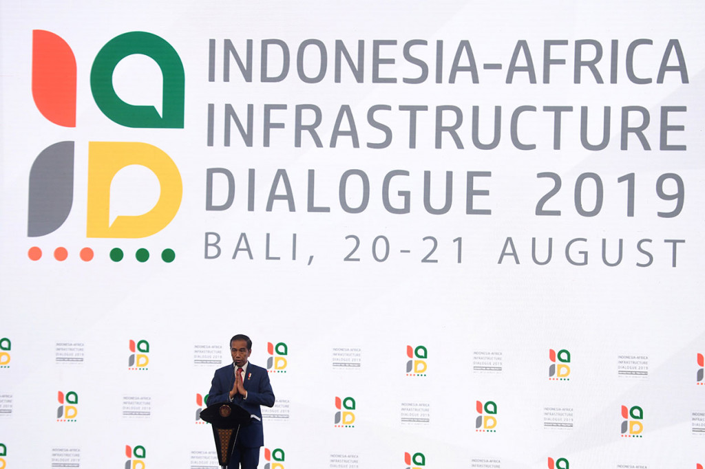 Dalam sambutannya Jokowi mengingatkan kembali hubungan erat Indonesia dan Afrika yang telah terjalin sejak lama. 