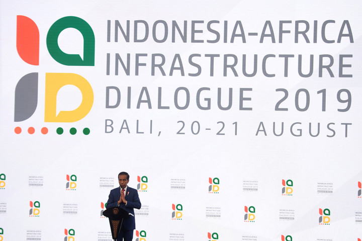 Dalam sambutannya Jokowi mengingatkan kembali hubungan erat Indonesia dan Afrika yang telah terjalin sejak lama. 