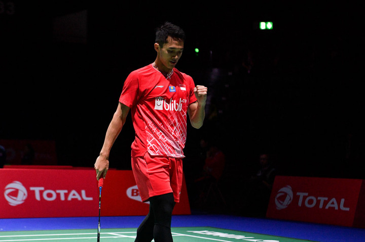Pebulu tangkis Indonesia Jonatan Christie melakukan selebrasi usai mengalahkan pebulu tangkis Korea Selatan Heo Kwang Hee pada pertandingan babak kedua Kejuaraan Dunia Bulu Tangkis 2019 di St. Jakobshalle, Basel, Swiss, Selasa, 20 Agustus 2019 waktu setempat.