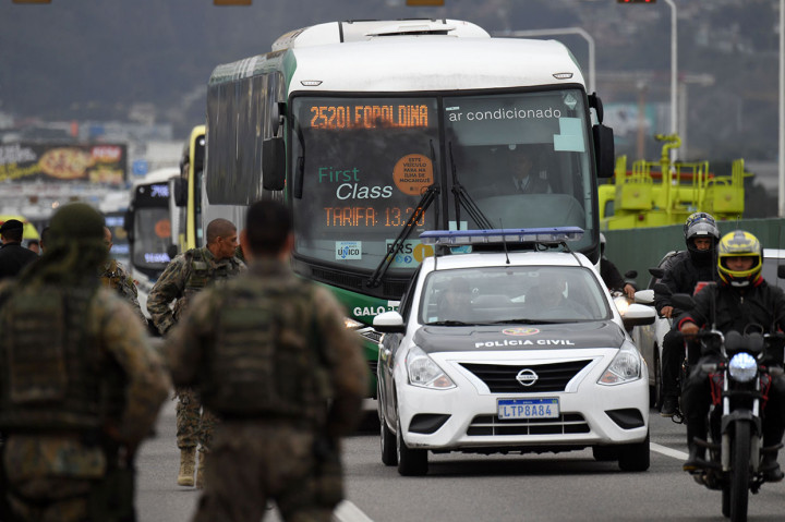 Kepolisian Brasil menggagalkan upaya pembajakan sebuah bus dengan 31 penumpang di sebuah jalan sibuk di Rio de Janeiro, Brasil, Selasa pukul 05.40 waktu setempat. Pelaku dilumpuhkan dengan tembakan.