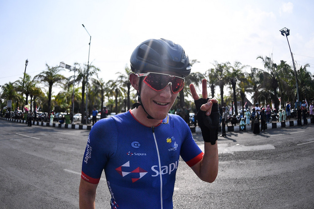 Marcus Culey menjuarai etape ketiga sejauh 193 Km yang dimulai dari Kota Batu menuju Jember, Jawa Timur dengan catatan waktu 4 jam 15 menit 35 detik. Dia unggul hingga 32 detik atas Rohan Duplooy dari tim Protouch Afrika Selatan. 