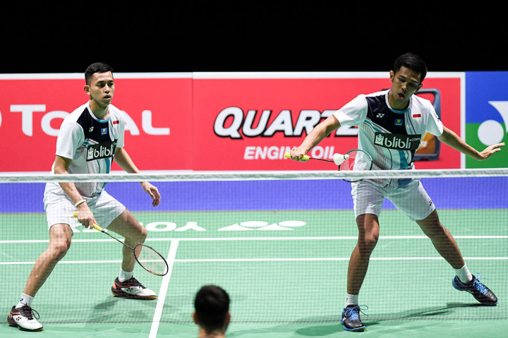 Fajar/Rian yang menjadi unggulan ketujuh, melaju ke babak 16 besar setelah berhasil mengatasi kehilangan gim pembuka untuk meraih kemenangan atas pasangan Inggris Marcus Ellis/Chris Langridge 14-21, 21-18, 21-14.
