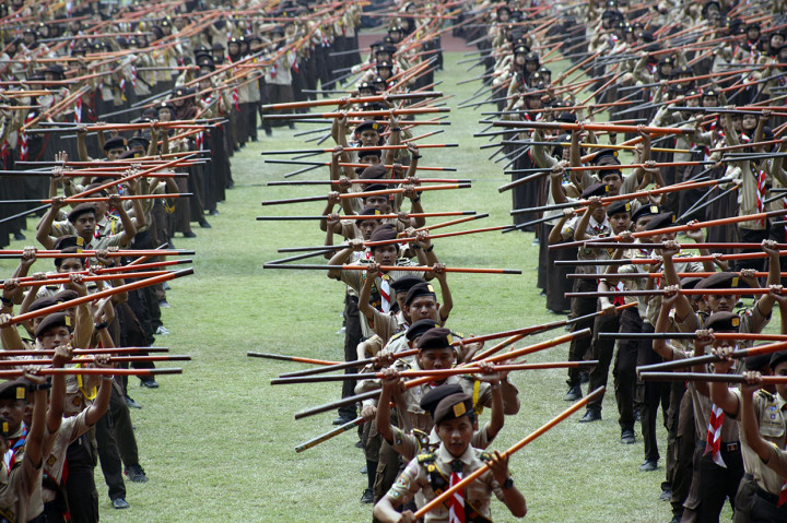Museum Rekor Indonesia (MURI) memberikan rekor uutuk superlatif atau pagelaran kolone tongkat terbanyak yang melibatkan jumlah peserta mencapai 17.100. 
