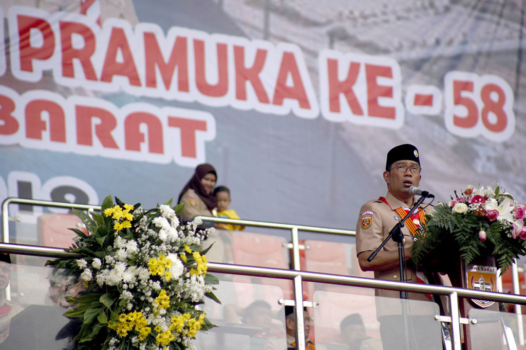 Gubernur Jawa Barat Ridwan Kamil memberikan sambutan pada peringatan HUT Pramuka ke-58 tingkat Provinsi Jawa Barat di Stadion Pakansari, Bogor, Jawa Barat.
