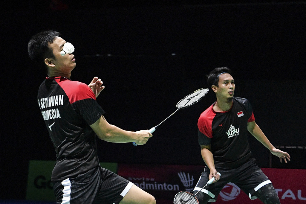 Pasangan Ahsan/Hendra lolos ke perempat final seusai menang dengan skor 21-19, 21-16.
