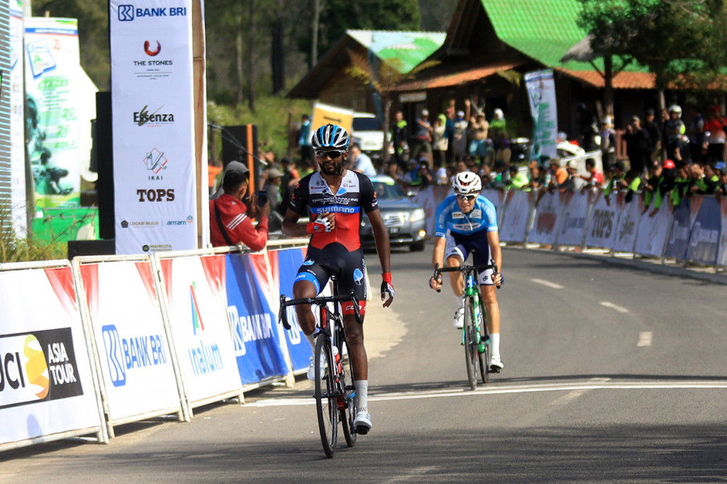 Metkel Eyob menjadi juara etape keempat dengan catatan waktu 4 jam 16 detik 33 detik setelah menempuh jarak 147,3 Km dari Jember ke arah Paltuding Banyuwangi. 