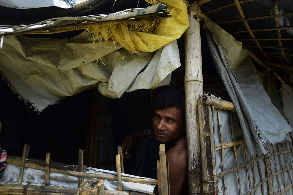 Para pengungsi telah menolak kembali karena takut akan mengalami kekerasan lagi, walaupun penguasa Myanmar mengatakan mereka siap menerima siapa saja yang kembali.
