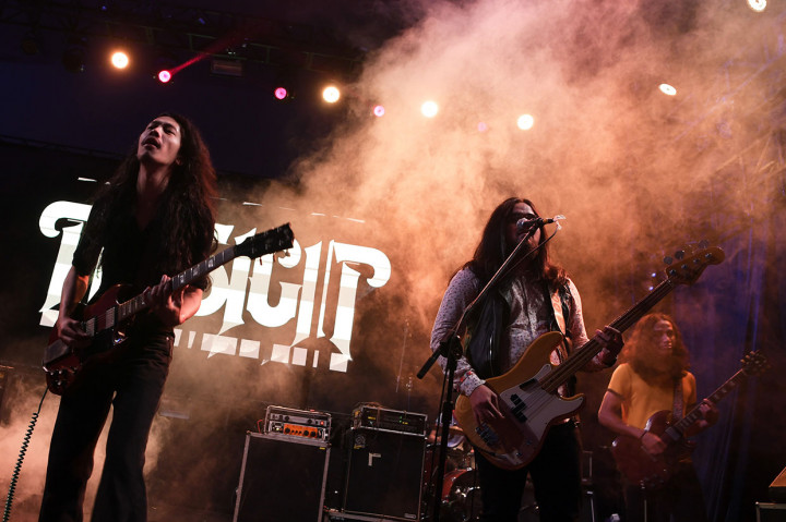 Grup band The S.I.G.I.T tampil menghibur penggemarnya pada Road to Soundrenaline di Surabaya, Jawa Timur, Kamis, 22 Agustus 2019 malam.  The S.I.G.I.T membawakan lagu-lagu lama dari dua album mereka 'Detourne' dan 'Visible Idea of Perfection', seperti: 'Detourne', 'All The Time', 'Let It Go', hingga 'Son of Sam'.