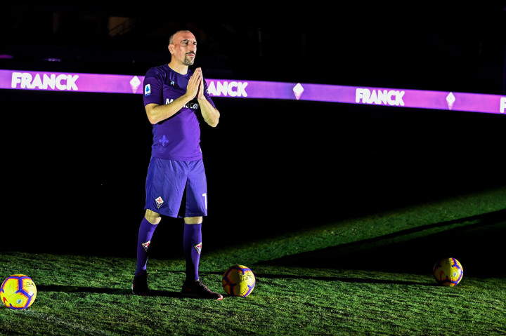 Pemain berusia 36 tahun tersebut telah menyepakati kontrak bersama La Viola selama dua tahun. Ribery pun bertekad membawa klub barunya tersebut kembali ke ajang Liga Champions. Ribery dilaporkan mendapat gaji 4 juta euro per musim plus bonus.