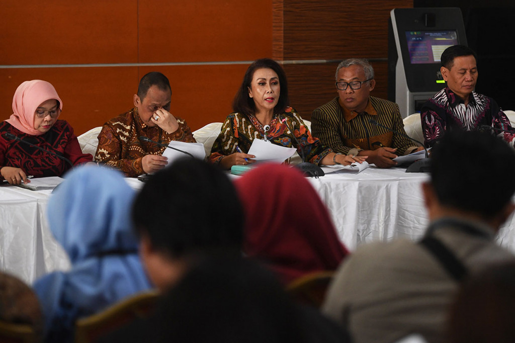 20 orang yang lolos seleksi tahap II capim KPK tersebut adalah:  Alexander Marwata, Antam Novambar, Bambang Sri Herwanto, Cahyo RE Wibowo, Firli Bahuri, I Nyoman Wara, Jimmy Muhamad Rifai Gani, Johanis Tanak.    Selain itu, Lili Pintai Siregar, Luthfi Jayadi Kurniawan, M Jasman Panjaitan, Nawawi Pomolango, Neneng Euis Fatimah, Nurul Ghufron, Roby Arya, Sigit Danang Joyo, Sri Handayani, Sugeng Purnomo, Sujanarko dan Supardi.