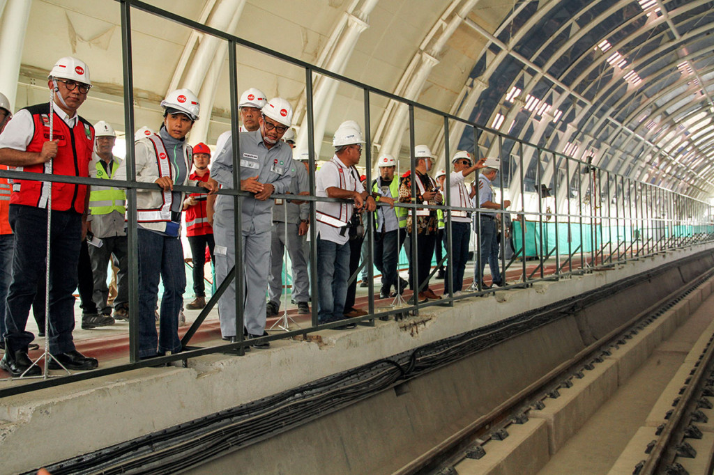 Menteri Rini menyatakan bahwa pihaknya menargetkan LRT Jabodetabek ruas Cibubur-Cawang bisa beroperasi pada akhir 2019. 