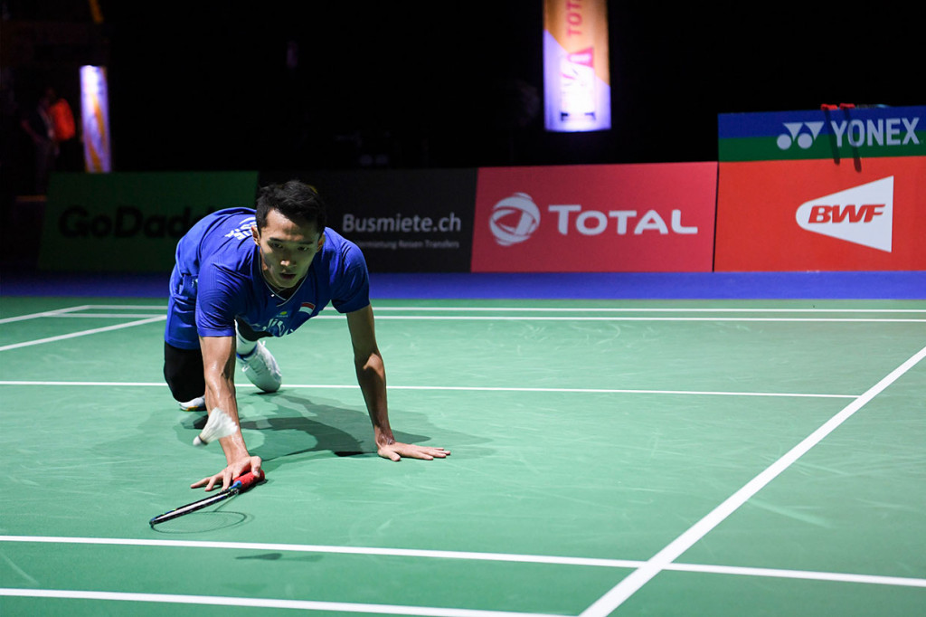 Satu-satunya pemain tunggal Indonesia yang tersisa pada babak perempat final itu kalah dari Sai Praneeth dua gim langsung dengan skor 22-24, 14-21. Antara Foto/Hafidz Mubarak A