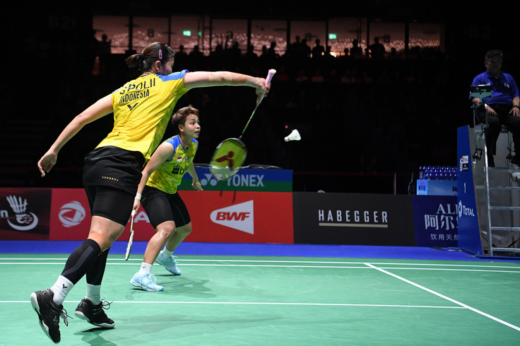 Tiga wakil Indonesia berlaga di babak semifinal Kejuaraan Dunia Bulutangkis 2019. Di ganda putri, ada Greysia Polii/Apriyani Rahayu yang menghadapi Mayu Matsumoto/Wakana Nagahara.