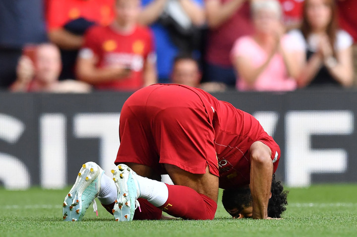 Pada awal babak kedua, Liverpool menggandakan keunggulan lewat eksekusi penalti Mohamed Salah.
