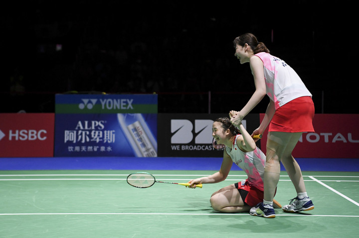 Matsumoto/Nagahara meraih medali emas ganda putri pada Kejuaraan Dunia Bulu Tangkis 2019 setelah menang dengan skor 21-11, 20-22, 23-2.