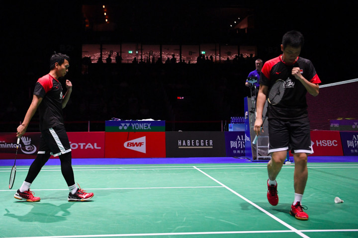Ahsan/Hendra menjadi juara dunia ganda putra usai menang dengan skor 25-23, 9-21, 21-15.