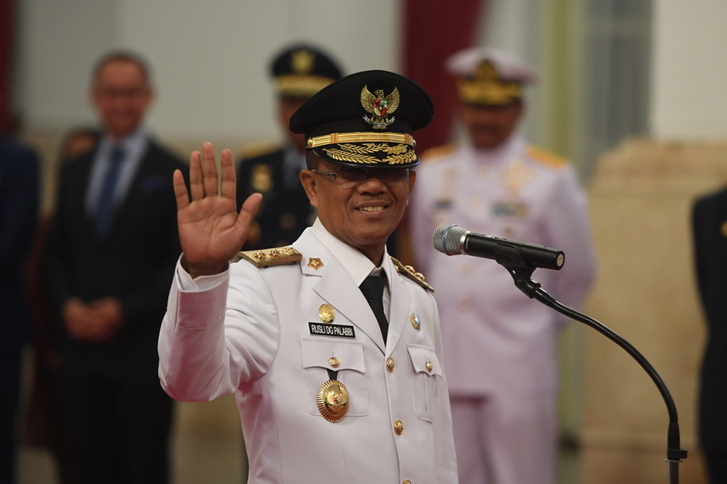 Rusli dilantik untuk menggantikan Wakil Gubernur Sudarto yang meninggal pada Oktober 2016.