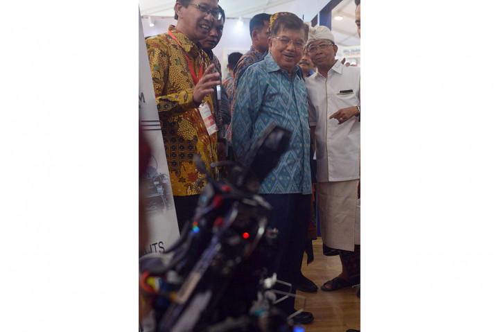 Peringatan Hakteknas yang berlangsung 24-28 Agustus 2019 dan dipusatkan di Bali tersebut diisi dengan beragam kegiatan bidang sains dan teknologi untuk memunculkan inovasi dari daerah sekaligus meningkatkan daya saing daerah-daerah tersebut.