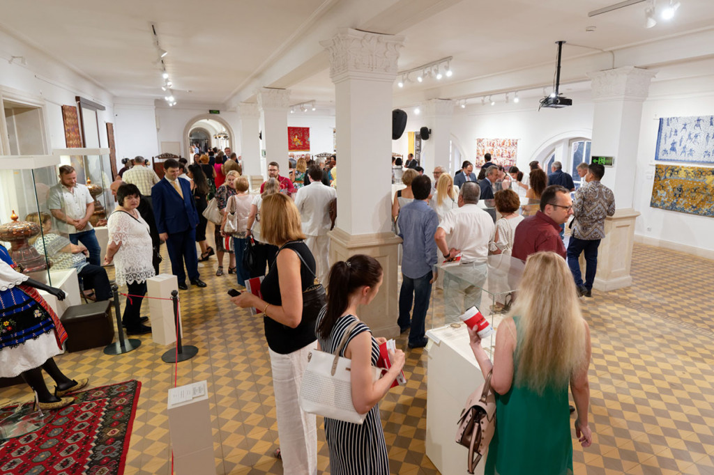 Pameran yang dikemas dalam judul 'Synthesis : Heritage Textile, Artefacts and Jewelery Indonesia-Bulgaria' serta berlangsung selama kurang lebih dua bulan (9 Juli-1 September 2019) ini mendapat sambutan hangat dari para pengunjung.