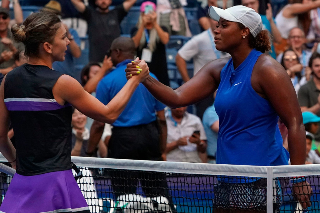 Unggulan keempat tersebut kalah tiga set  2-6, 6-3, 7-6 (7/4). Halep juga mengalami hal yang sama pada 2017 dan 2018 di mana ia tersingkir di babak awal.  