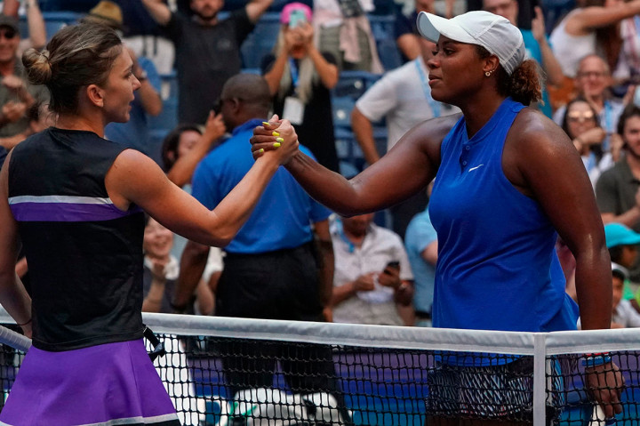 Unggulan keempat tersebut kalah tiga set  2-6, 6-3, 7-6 (7/4). Halep juga mengalami hal yang sama pada 2017 dan 2018 di mana ia tersingkir di babak awal.  