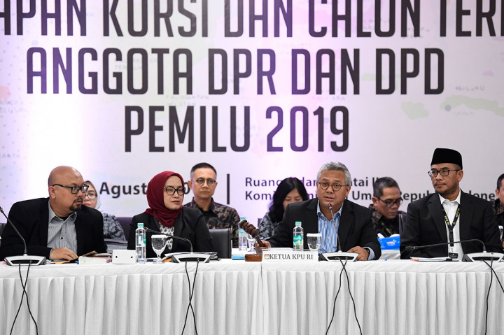 Ketua KPU Arief Budiman, mengatakan parpol yang lolos ke parlemen adalah yang memenuhi ambang batas parlemen (parlementiary treshold) sebesar empat persen. Persentase ambang batas ini dihitung berdasarkan perolehan suara sah parpol secara nasional dalam Pemilu 2019. 