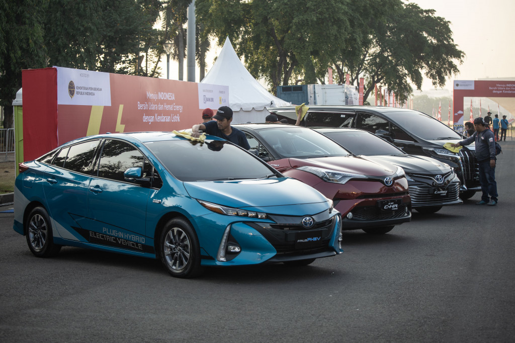 Pameran kendaraan listrik di kawasan Monas diikuti produsen kendaraan ternama di antaranya, Toyota, Honda, Nissan, Suzuki, Mitsubishi, Tesla. Tidak ketinggalan perusahaan aplikator ojek online Grab dan Gojek.